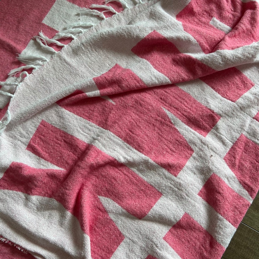Victoria's Secret PINK Woven Cotton Throw Blanket Pink White Logo Fringe 50x60 - Picture 6 of 7